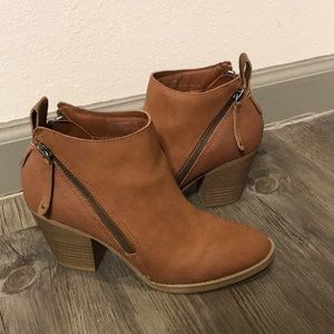 👢Used Tan Heeled Booties👢